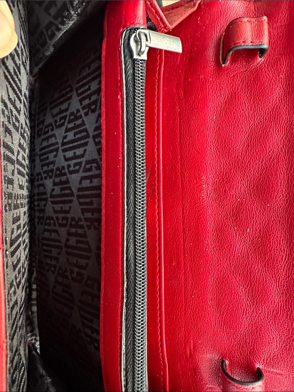 Kurt Geiger red clutch with broken lock ring - Picture 4 of 5